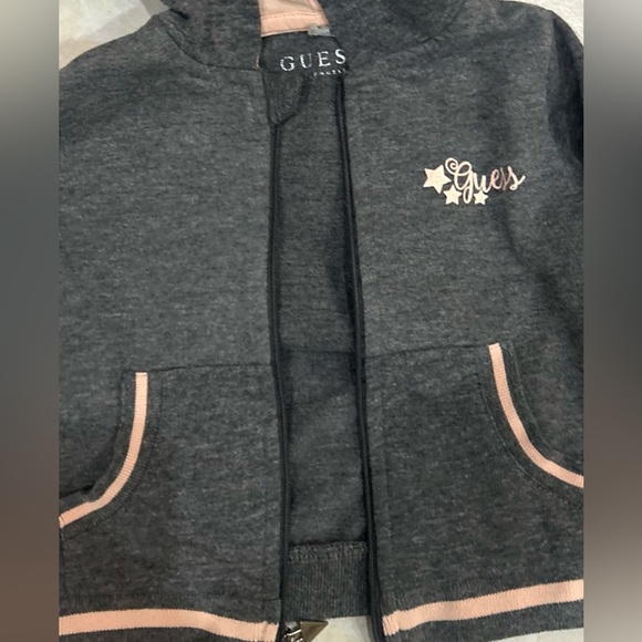 💫GUESS Baby's Long Sleeves Hooded Sweater w/heart Graphic - Picture 3 of 9